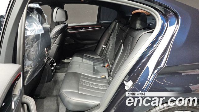 BMW 5-Series 2021 — photo 16