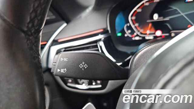 BMW 5-Series 2021 — photo 31