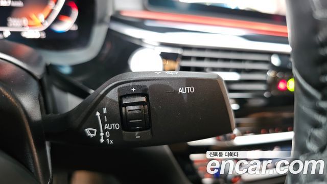 BMW 5-Series 2021 — photo 32