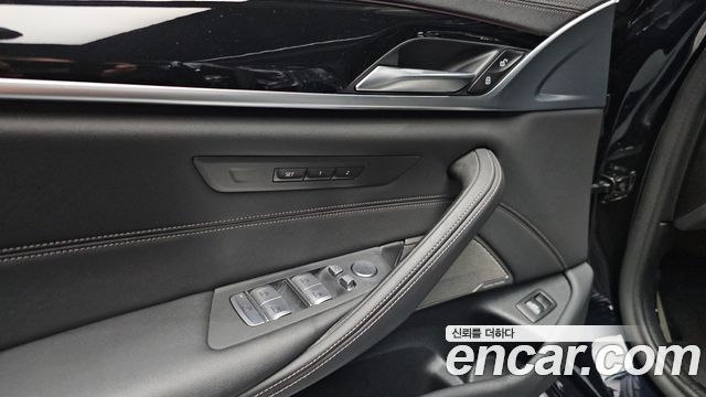 BMW 5-Series 2021 — photo 33
