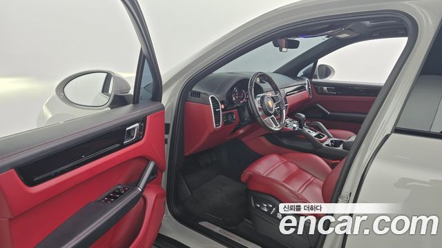 Porsche Cayenne 2021 — photo 13