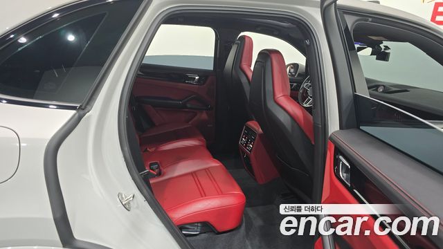 Porsche Cayenne 2021 — photo 17