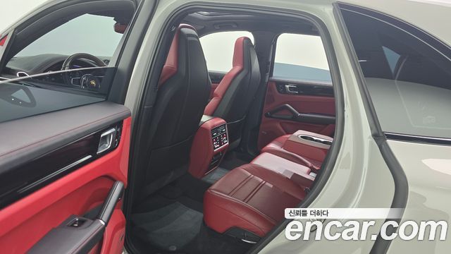 Porsche Cayenne 2021 — photo 18