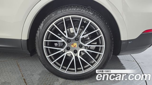 Porsche Cayenne 2021 — photo 7