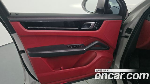Porsche Cayenne 2021 — photo 14