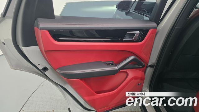 Porsche Cayenne 2021 — photo 15
