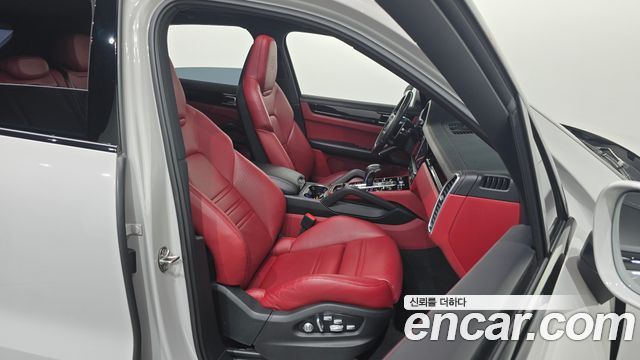 Porsche Cayenne 2021 — photo 16