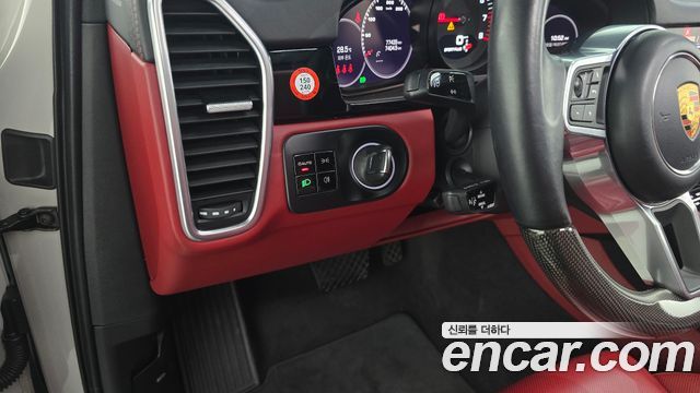 Porsche Cayenne 2021 — photo 28