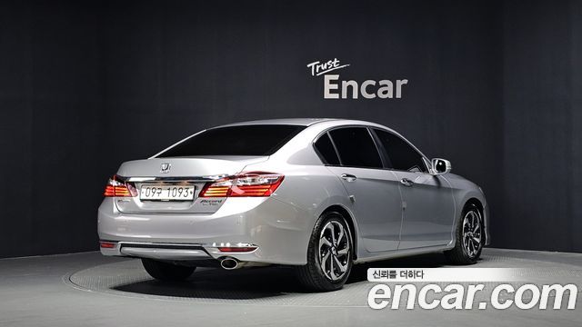 Honda Accord 2017 — photo 2