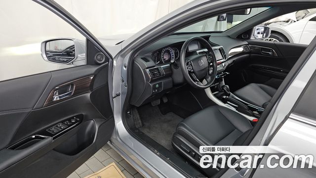 Honda Accord 2017 — photo 10