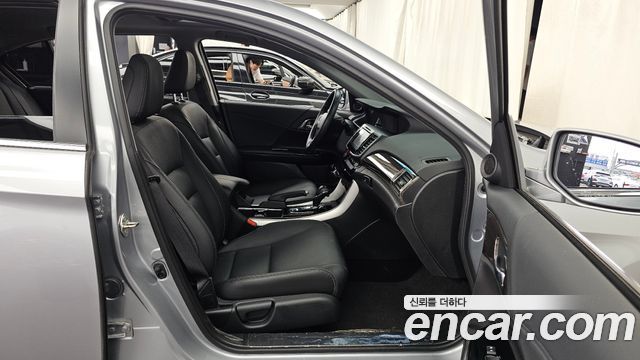 Honda Accord 2017 — photo 11