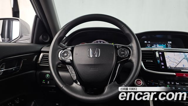 Honda Accord 2017 — photo 13