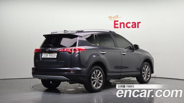 Toyota RAV4 2017 — photo 2