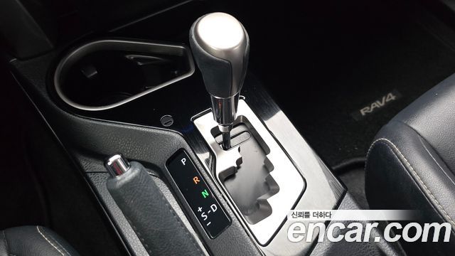 Toyota RAV4 2017 — photo 9