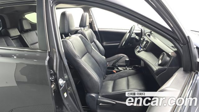Toyota RAV4 2017 — photo 12