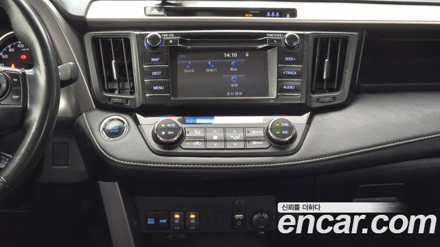 Toyota RAV4 2017 — photo 19