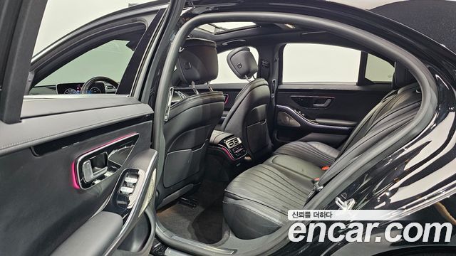 Mercedes-Benz S-Class 2023 — photo 11