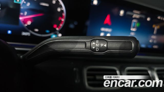 Mercedes-Benz GLE-Class 2025 — photo 12