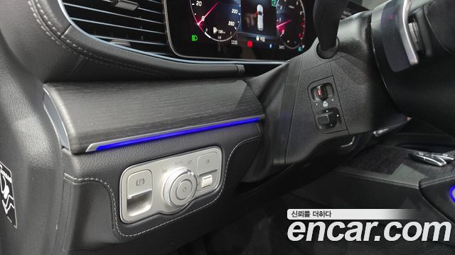 Mercedes-Benz GLE-Class 2025 — photo 28