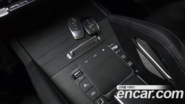 Mercedes-Benz GLE-Class 2025 — photo 37
