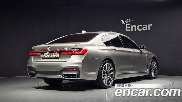 BMW 7-Series 2020 — photo 2