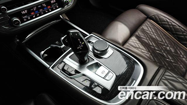 BMW 7-Series 2020 — photo 12