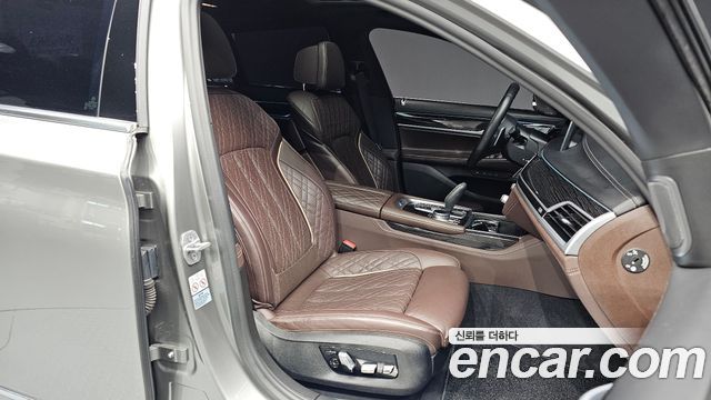 BMW 7-Series 2020 — photo 17