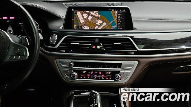 BMW 7-Series 2020 — photo 21