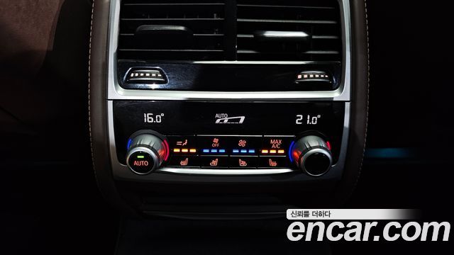 BMW 7-Series 2020 — photo 25