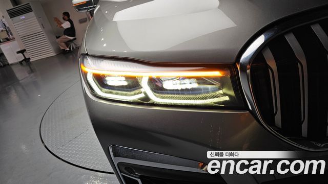 BMW 7-Series 2020 — photo 8
