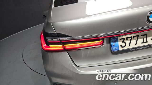 BMW 7-Series 2020 — photo 9