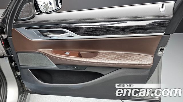 BMW 7-Series 2020 — photo 14