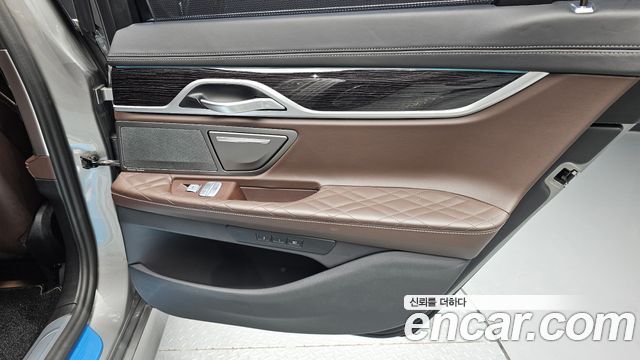 BMW 7-Series 2020 — photo 15
