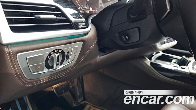 BMW 7-Series 2020 — photo 27