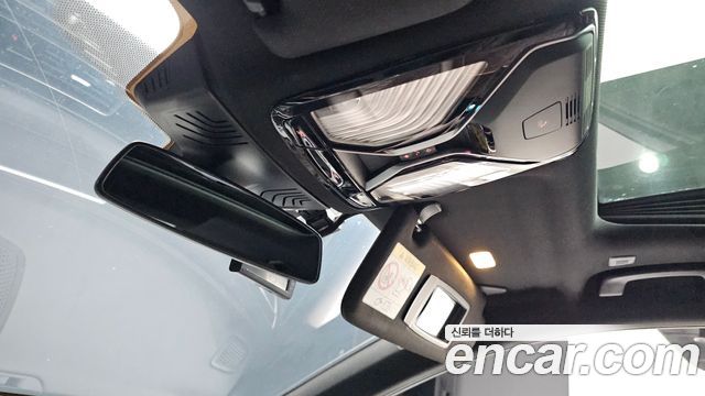 BMW 7-Series 2020 — photo 29