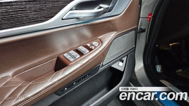 BMW 7-Series 2020 — photo 31