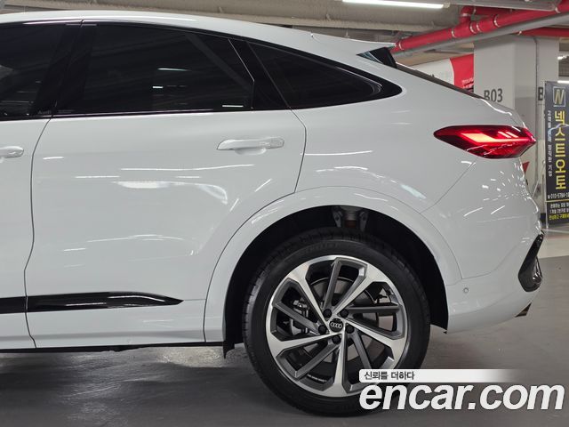 Audi Q5 2025 — photo 8
