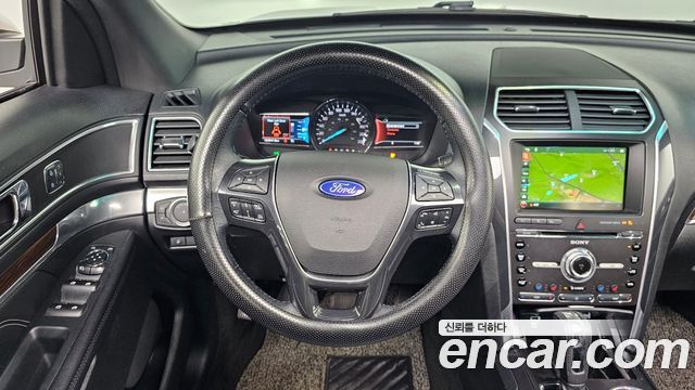 Ford Explorer 2016 — photo 13