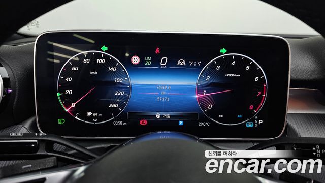 Mercedes-Benz C-Class 2023 — photo 11