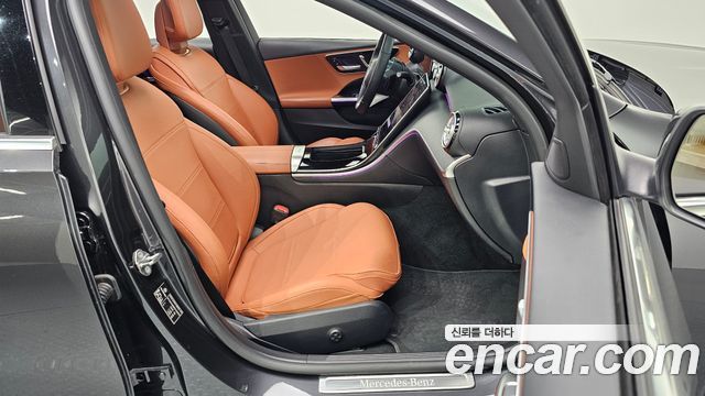 Mercedes-Benz C-Class 2023 — photo 13