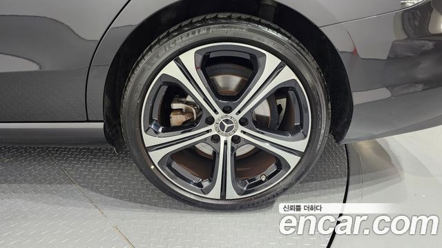 Mercedes-Benz C-Class 2023 — photo 7