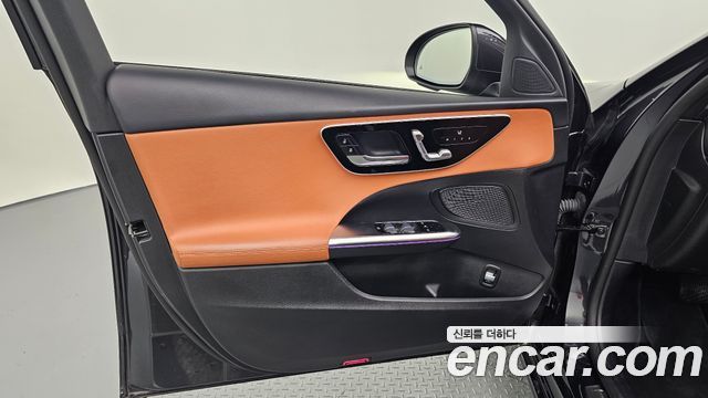 Mercedes-Benz C-Class 2023 — photo 14