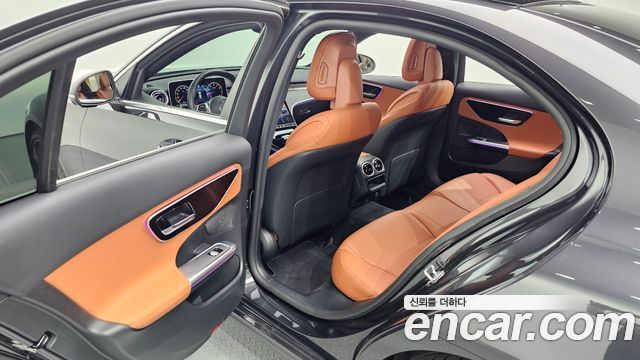 Mercedes-Benz C-Class 2023 — photo 27