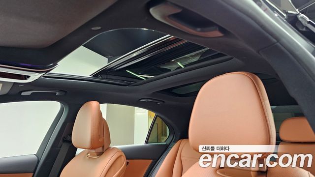 Mercedes-Benz C-Class 2023 — photo 29