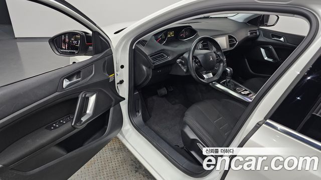 Peugeot 308 2015 — photo 10