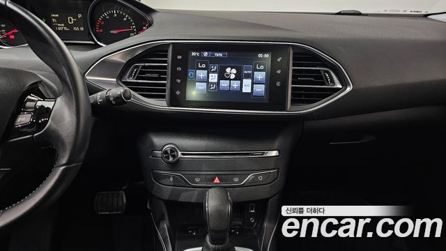 Peugeot 308 2015 — photo 16