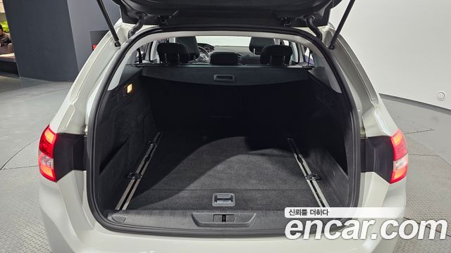 Peugeot 308 2015 — photo 20