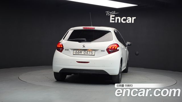 Peugeot 208 2017 — photo 4