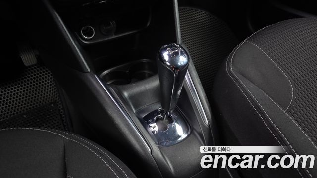 Peugeot 208 2017 — photo 9