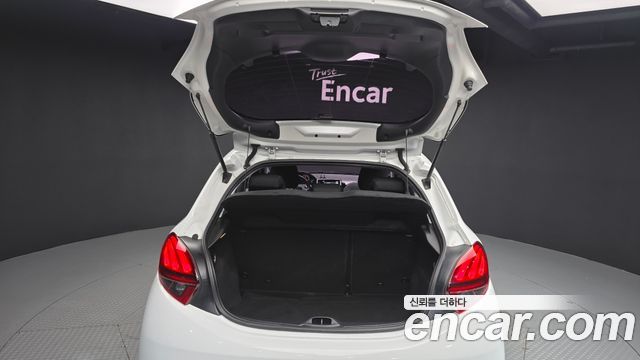 Peugeot 208 2017 — photo 20